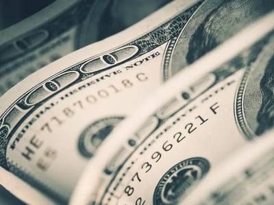 Investors Reassess U.S. Safe-Haven Status as Yields Rise and Dollar Slides